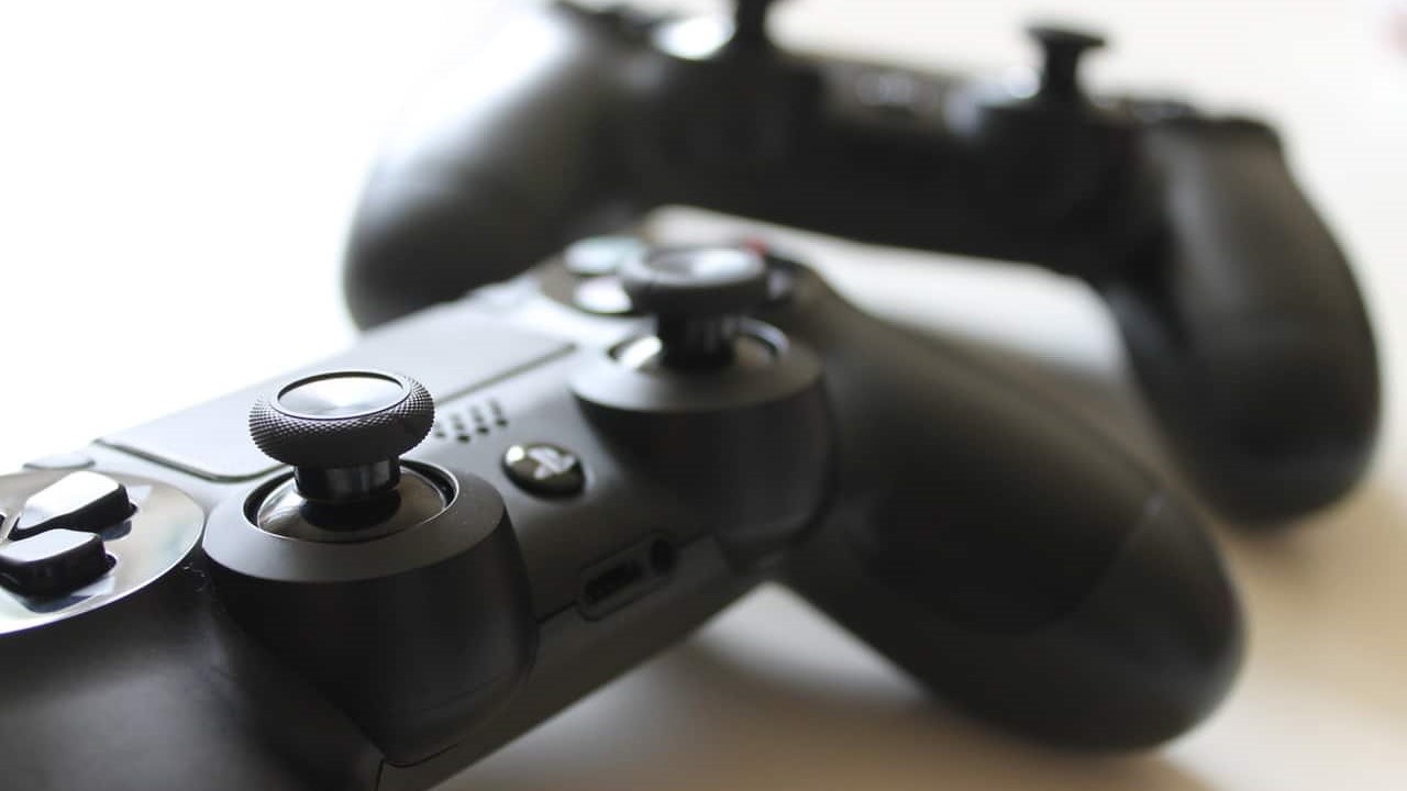 Jaké jsou výhody a nevýhody digitálních her na PlayStation